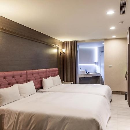 Maple Hotel Second Branch Tainan Exteriör bild