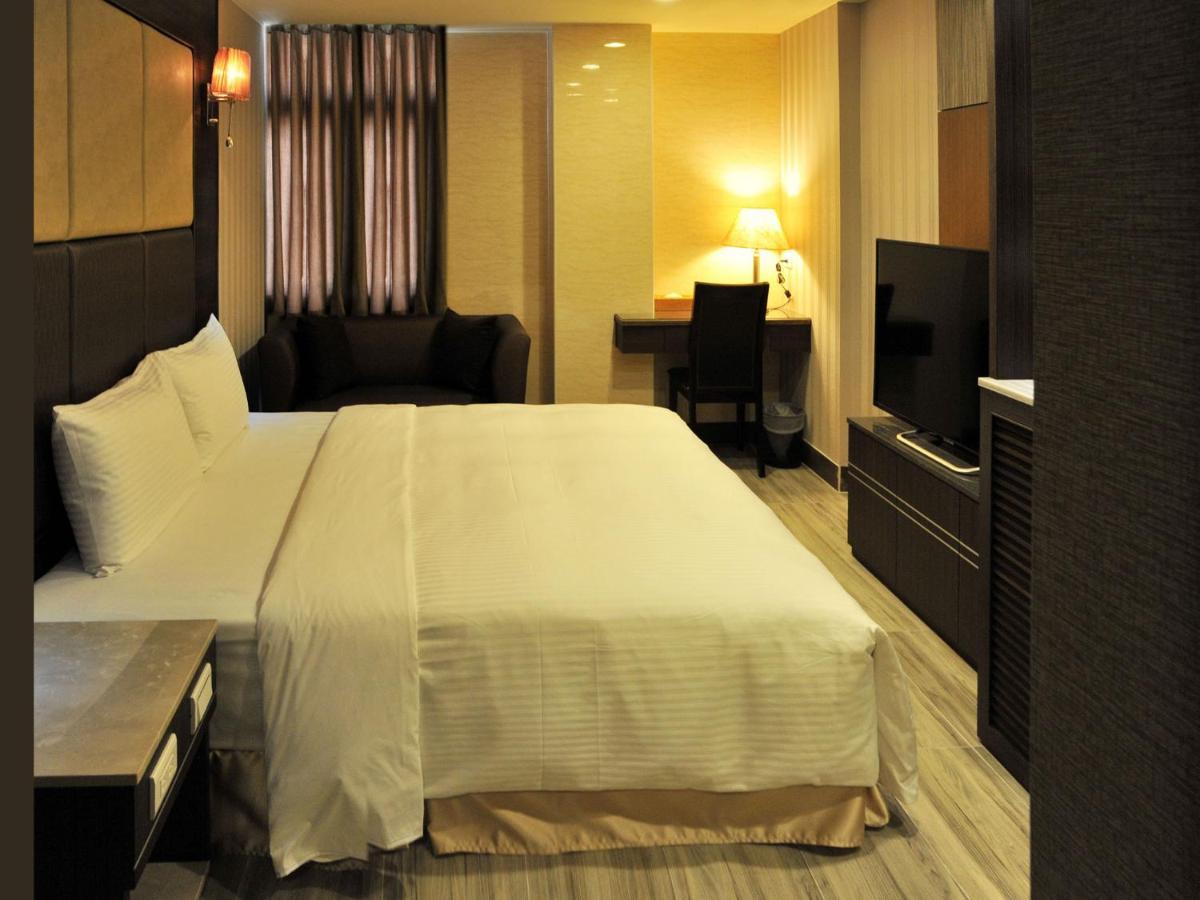 Maple Hotel Second Branch Tainan Exteriör bild