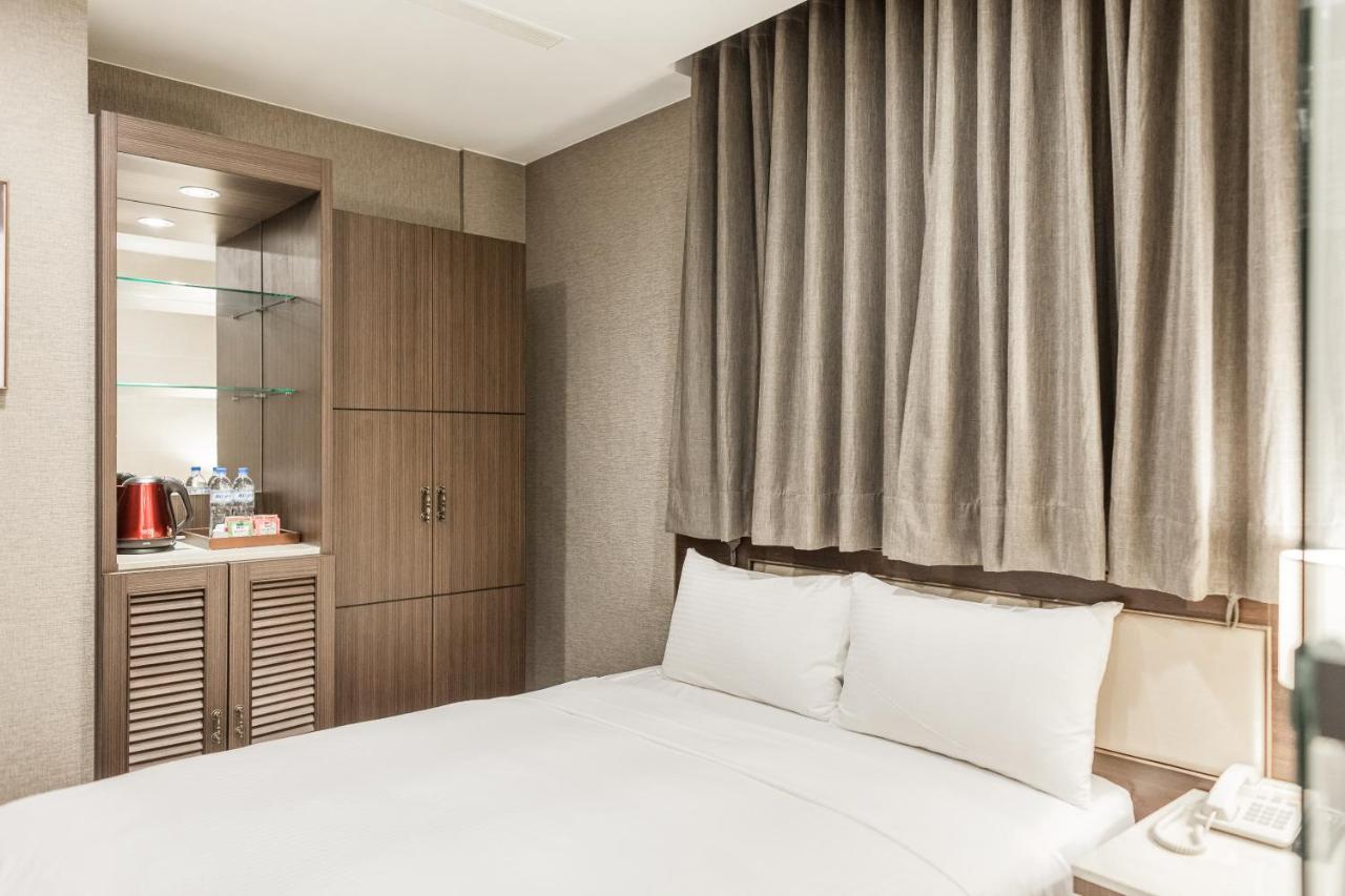 Maple Hotel Second Branch Tainan Exteriör bild