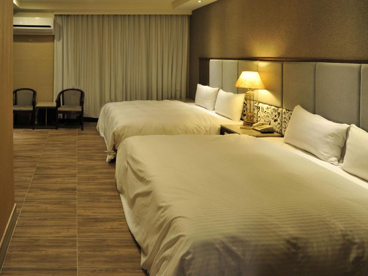 Maple Hotel Second Branch Tainan Exteriör bild